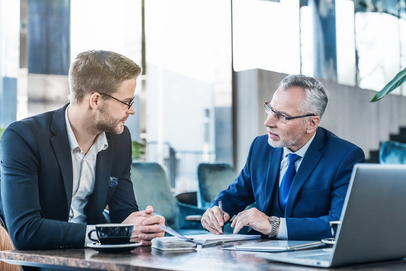 coaching executivo homens conversando