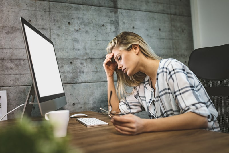 estresse ocupacional mulher estressada